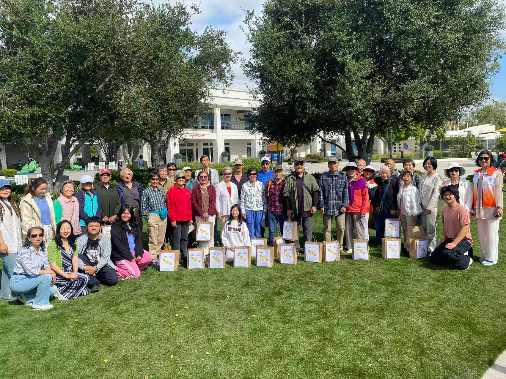 Sharing Warmth with Oranges, Filling the Community with Love — OCCCS Holds a Senior Care Community Outreach Event